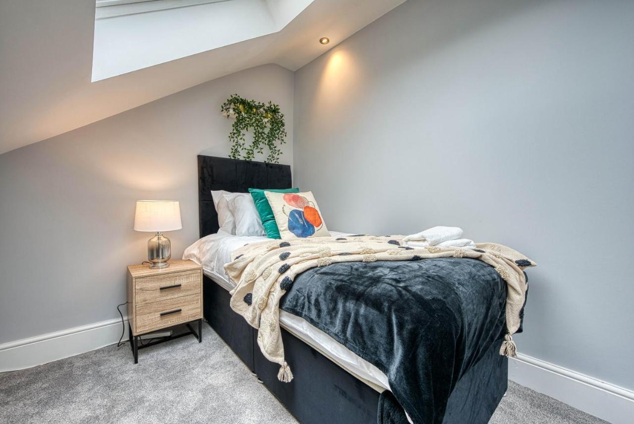 Spacious Nottingham Abode - Sleeps 16 Екстер'єр фото